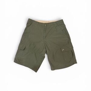 NIKE Cargo Shorts 70% Cotton / 30% Nylon Men's Large w/ Metal Logo 199797-300